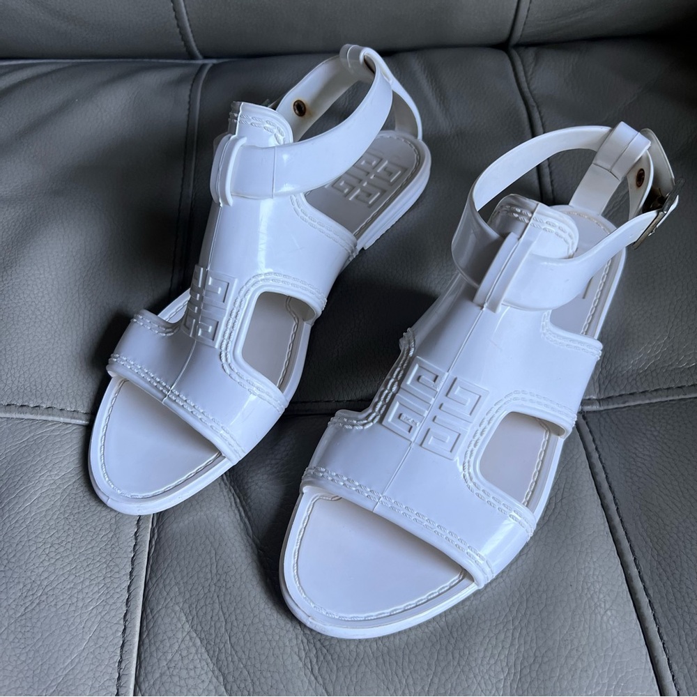 Givenchy Rubber Jelly Sandals White Sz 37 US 7 Casual Everyday Beach Vacation